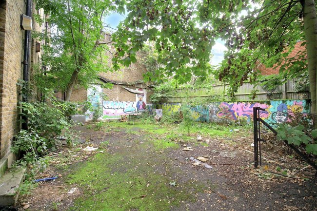 236 Plumstead High Street, London SE18 1JL 10