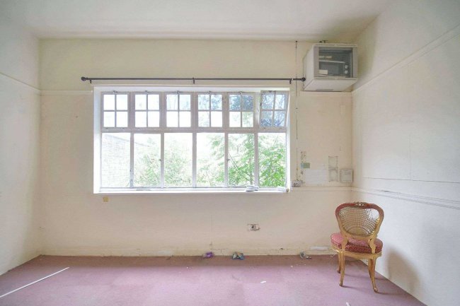 236 Plumstead High Street, London SE18 1JL 10