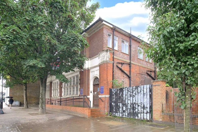 236 Plumstead High Street, London SE18 1JL 10