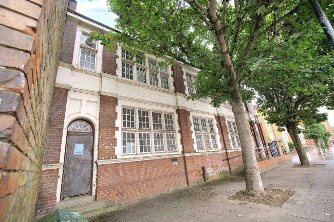 236 Plumstead High Street, London SE18 1JL 10