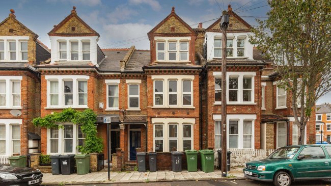 Flats A & B, 29 Hemberton Road, Clapham, London, SW9 9LF 10