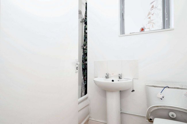 Flat 3 Mayfair Court, 9 St. Andrews Road Southsea    PO5 1EP 1