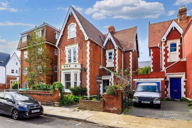 Flat 3 Mayfair Court, 9 St. Andrews Road Southsea    PO5 1EP 1