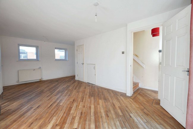 5 Newburn, 2 Lorne Road Prenton CH43 1XB 1