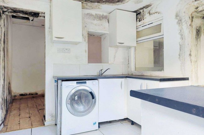 57d High Street, Penge, London SE20 7HW 8