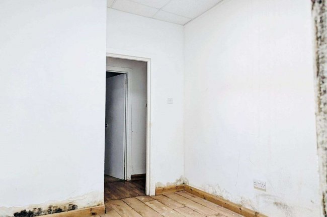 57d High Street, Penge, London SE20 7HW 8