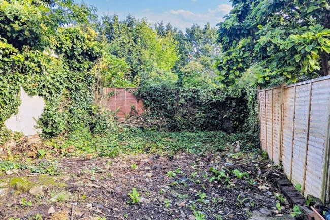 57d High Street, Penge, London SE20 7HW 8