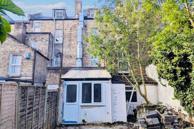 57d High Street, Penge, London SE20 7HW 8