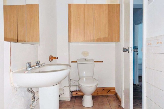 57d High Street, Penge, London SE20 7HW 8