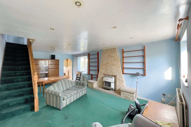 7 Bellver, Toothill, Swindon, Wiltshire, SN5 8JU 6