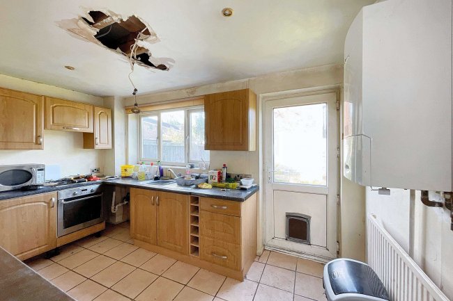 7 Bellver, Toothill, Swindon, Wiltshire, SN5 8JU 6