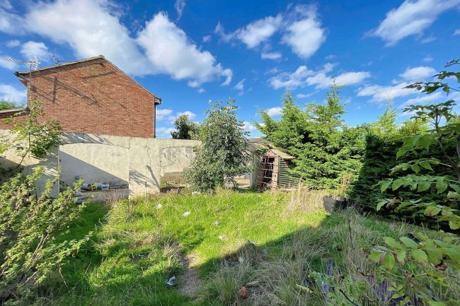 7 Bellver, Toothill, Swindon, Wiltshire, SN5 8JU 6