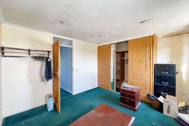 7 Bellver, Toothill, Swindon, Wiltshire, SN5 8JU 6