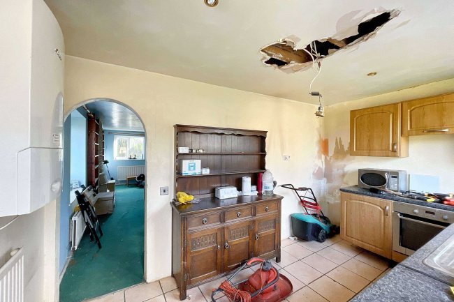 7 Bellver, Toothill, Swindon, Wiltshire, SN5 8JU 6