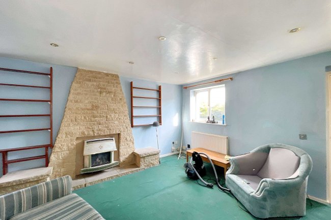 7 Bellver, Toothill, Swindon, Wiltshire, SN5 8JU 6