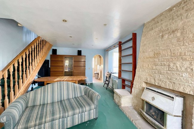 7 Bellver, Toothill, Swindon, Wiltshire, SN5 8JU 6