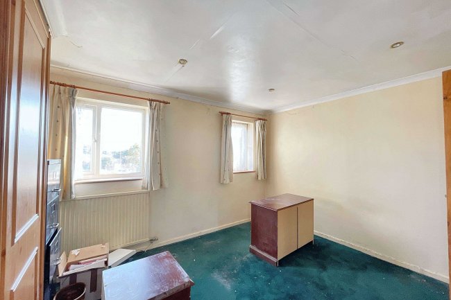 7 Bellver, Toothill, Swindon, Wiltshire, SN5 8JU 6