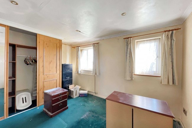 7 Bellver, Toothill, Swindon, Wiltshire, SN5 8JU 6