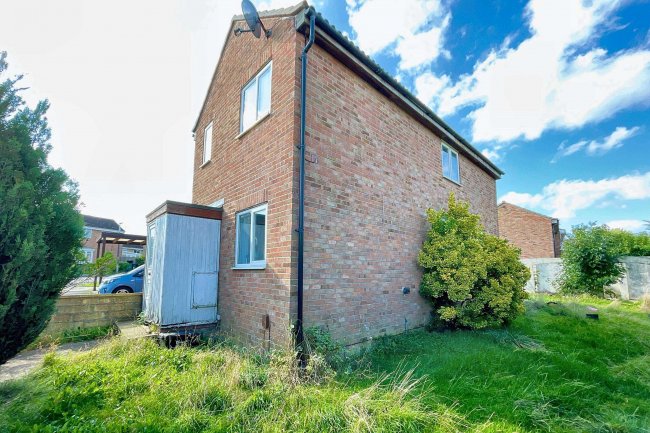 7 Bellver, Toothill, Swindon, Wiltshire, SN5 8JU 6