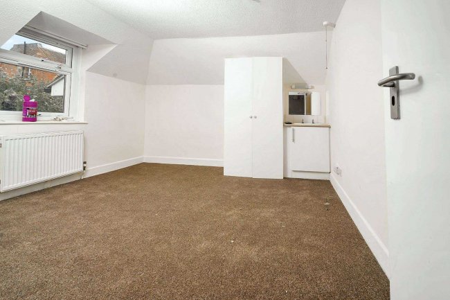 29 Shaftesbury Road, Southsea, Hampshire PO5 3JP 5