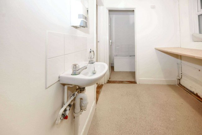 29 Shaftesbury Road, Southsea, Hampshire PO5 3JP 5