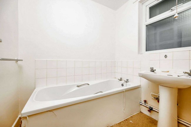 29 Shaftesbury Road, Southsea, Hampshire PO5 3JP 5