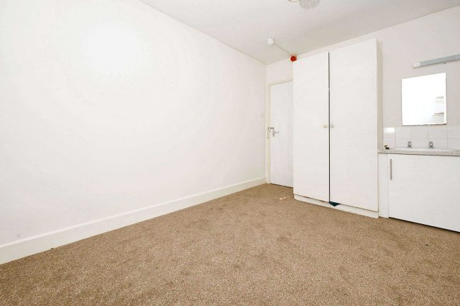 29 Shaftesbury Road, Southsea, Hampshire PO5 3JP 5