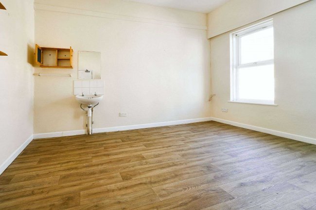 6 Somerset Road, Southsea, Hampshire PO5 2NL 6