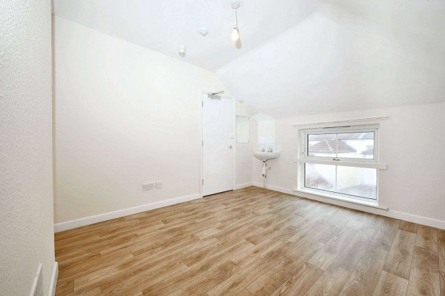 6 Somerset Road, Southsea, Hampshire PO5 2NL 6