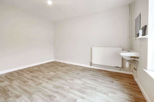 6 Somerset Road, Southsea, Hampshire PO5 2NL 6