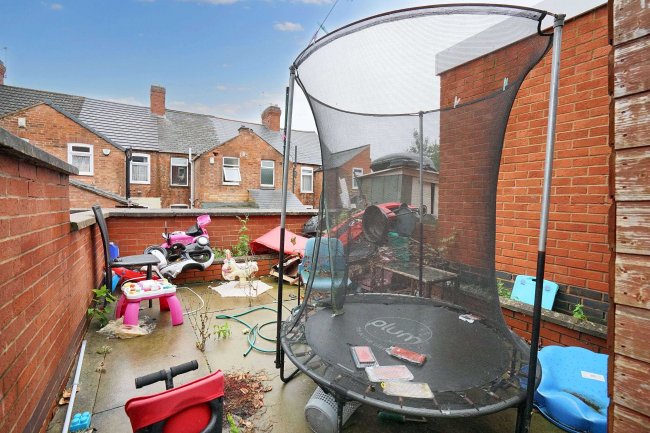 52 Parry Street, Leicester, LE5 3NN 4