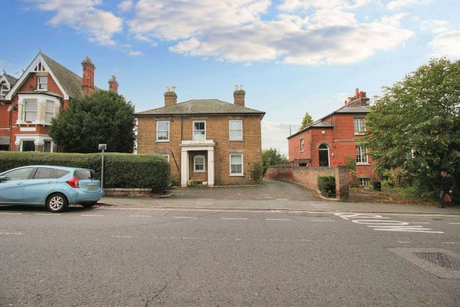 Flat E, 81 Warley Hill, Brentwood, Essex, CM14 5HN 3