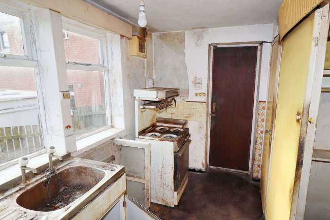 41 Woodbrook Avenue, Halifax, HX2 8PZ 3