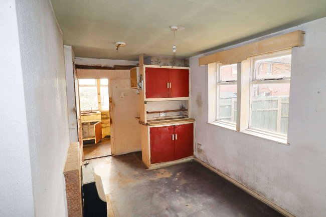 41 Woodbrook Avenue, Halifax, HX2 8PZ 3