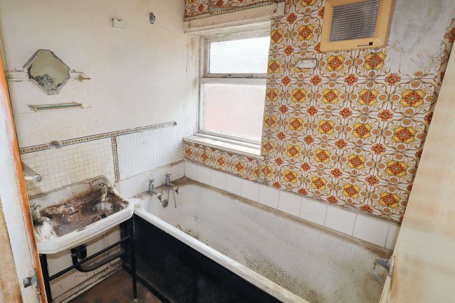 41 Woodbrook Avenue, Halifax, HX2 8PZ 3