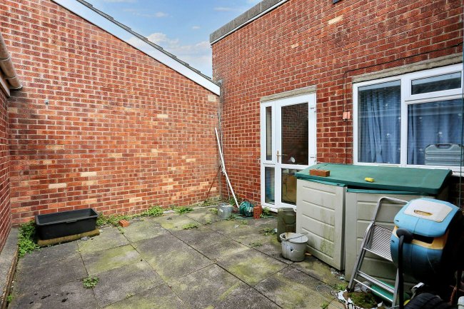 5 Wilmot Grove, Stoke-On-Trent, ST3 5SF 7