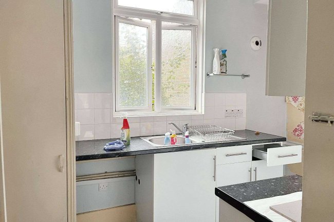 33 Endlesham Road, Balham, London SW12 8JX 2