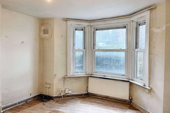 33 Endlesham Road, Balham, London SW12 8JX 2