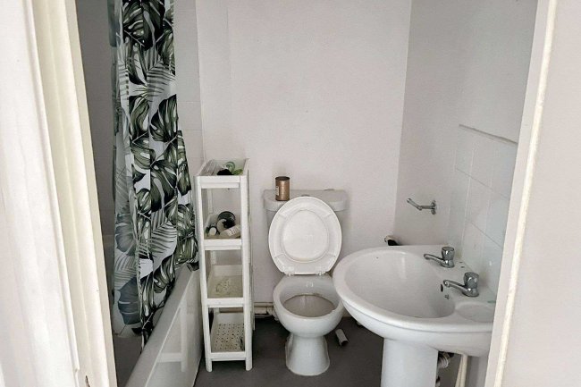 33 Endlesham Road, Balham, London SW12 8JX 2