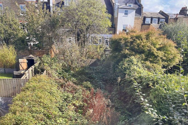 33 Endlesham Road, Balham, London SW12 8JX 2