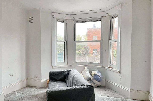 33 Endlesham Road, Balham, London SW12 8JX 2