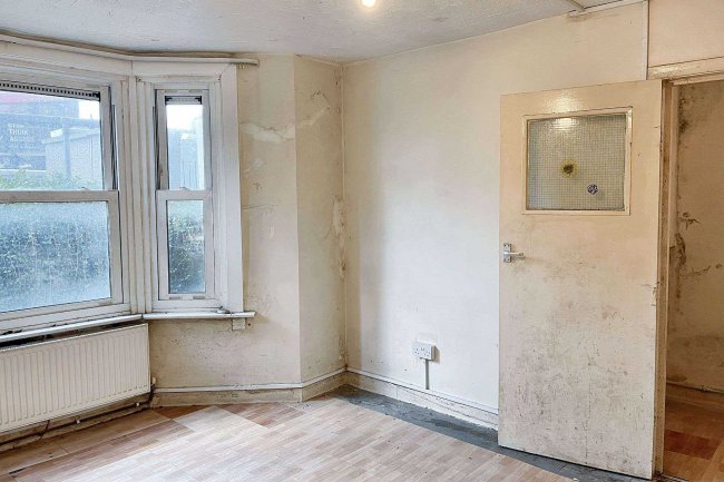 33 Endlesham Road, Balham, London SW12 8JX 2