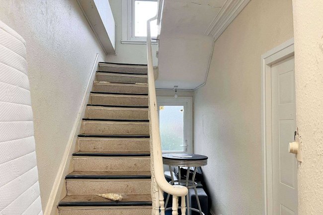 33 Endlesham Road, Balham, London SW12 8JX 2