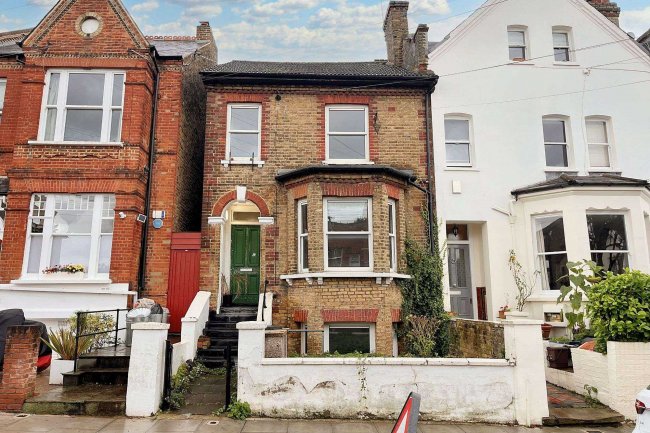 33 Endlesham Road, Balham, London SW12 8JX 2