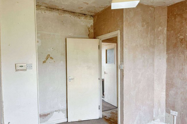 33 Endlesham Road, Balham, London SW12 8JX 2