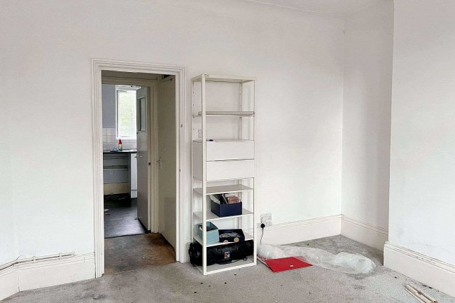 33 Endlesham Road, Balham, London SW12 8JX 2