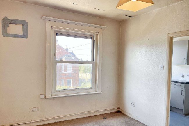 33 Endlesham Road, Balham, London SW12 8JX 2