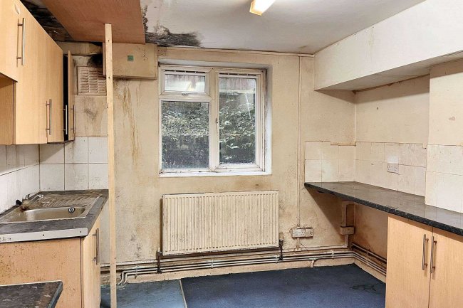 33 Endlesham Road, Balham, London SW12 8JX 2