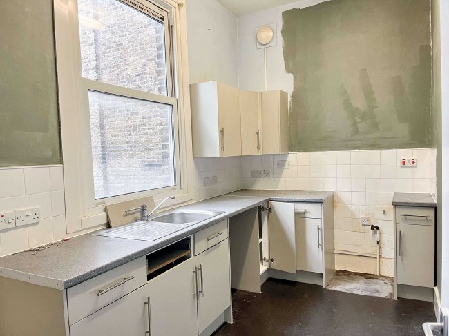 76 Endlesham Road, Balham, London SW12 8JL 2