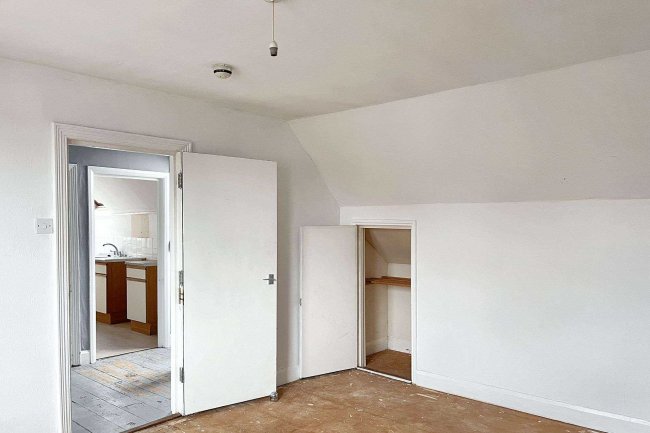 76 Endlesham Road, Balham, London SW12 8JL 2